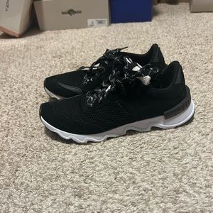 Great condition. Sz 8 Sorel sneakers